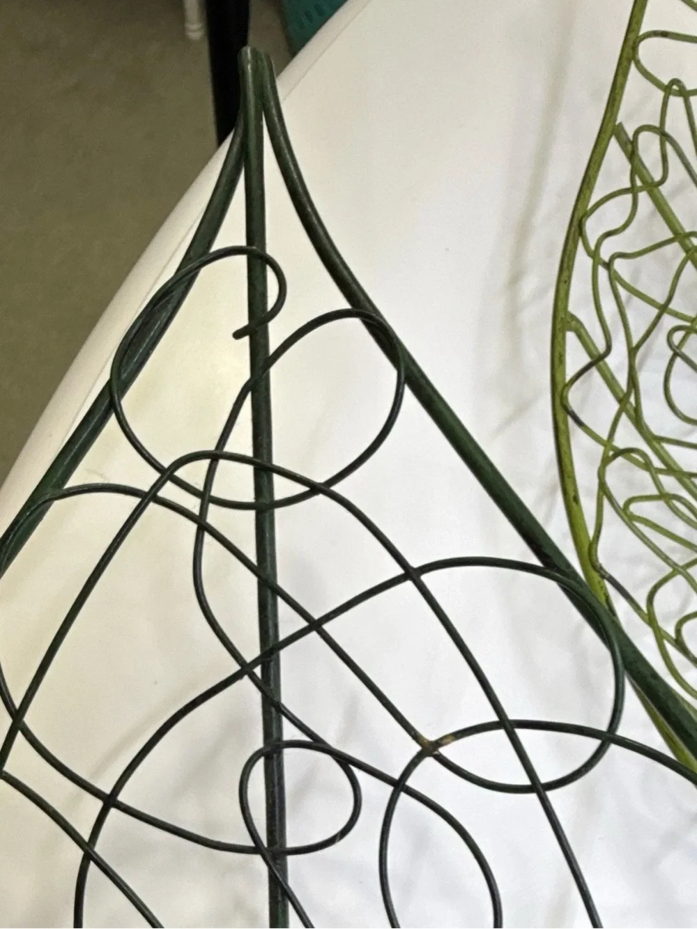 Set of 2 Green Metal Wire Leaf Trays / Decorative Catchall Baskets